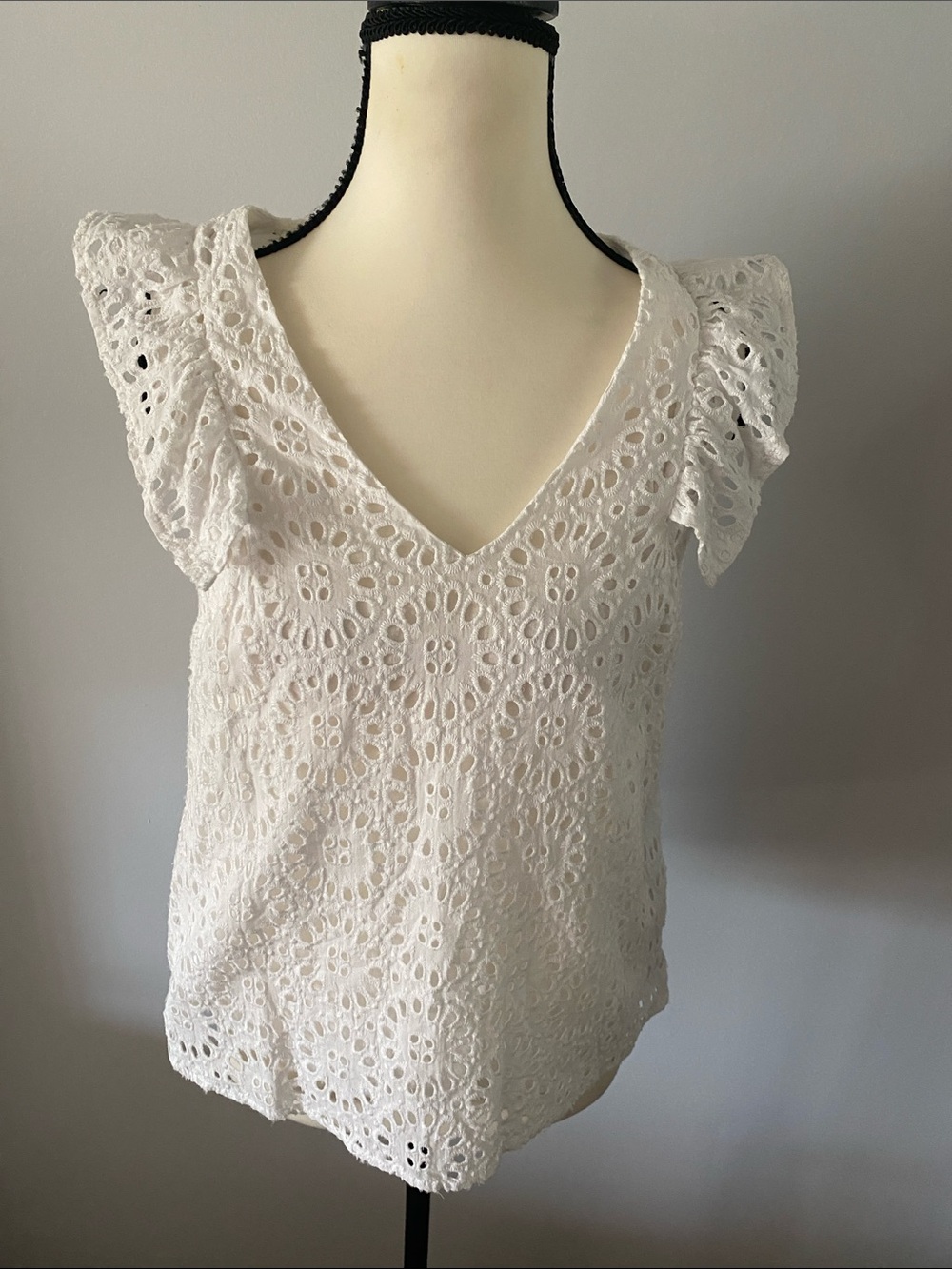 Lilly Pulitzer size XS white lined eyelet top